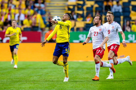 Sveriges Martin Olsson jagas av Danmarks Michael