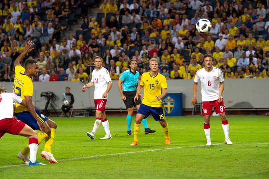 Sveriges Isaac Keise Thelin och Oscar Hiljemark vid en