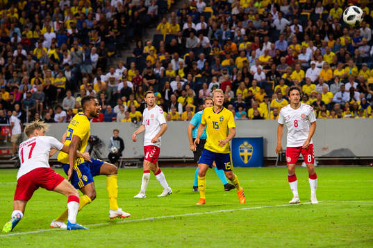 Sveriges Isaac Keise Thelin och Oscar Hiljemark vid en