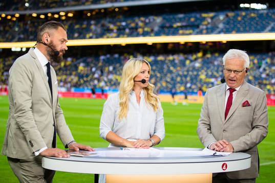 Cmores kommentatorer Olof Lundh (v), Anna Brolin (m) och