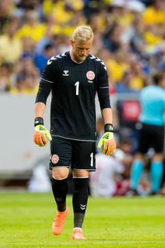 Danmarks målvakt Kasper Schmeichel deppar