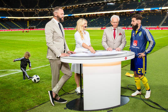 Cmores Olof Lundh, Anna Brolin och Hans Backe intervjuar