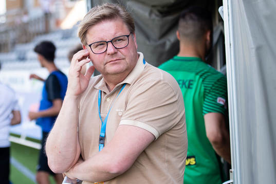 Landskronas sportchef Peter Swärdh på läktare