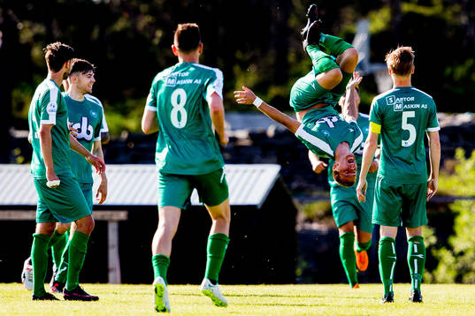Ståle Steen Sæthre of Nest-Sotra celebrates scoring 1-0