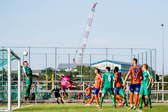 Alexander Dang of Nest-Sotra saves the ball