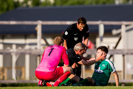 Peter Sørensen Nergaard of Nest-Sotra with an injury