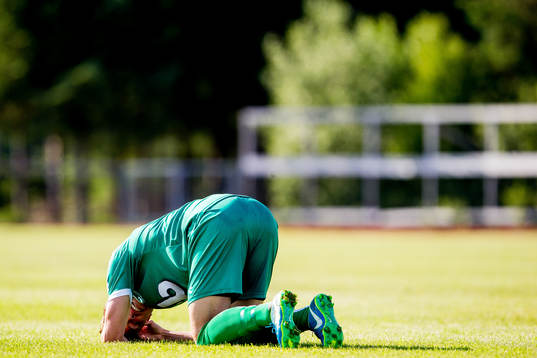 Erlend Hellevik Larsen of Nest-Sotra with an injury
