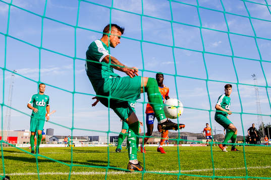 Alexander Dang of Nest-Sotra saves the ball