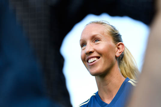 Julia Roddar blir intervjuad