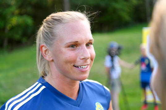Jonna Andersson blir intervjuad