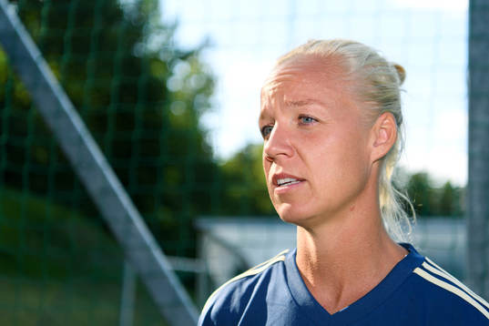 Caroline Seger blir intervjuad