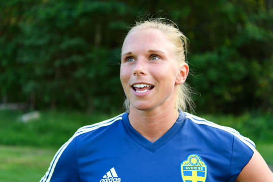 Jonna Andersson blir intervjuad