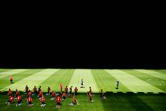 Lars Lagerbäck, head coach of Norway, and the players of