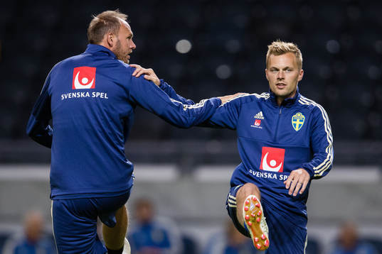 Sveriges Andreas Granqvist och Sebastian Larsson