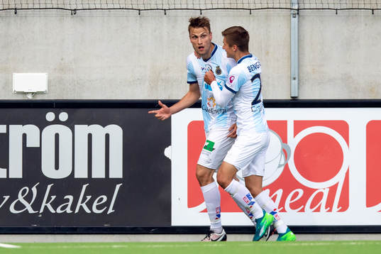 Gefles Erik Törnros och Leo Bengtsson jublar