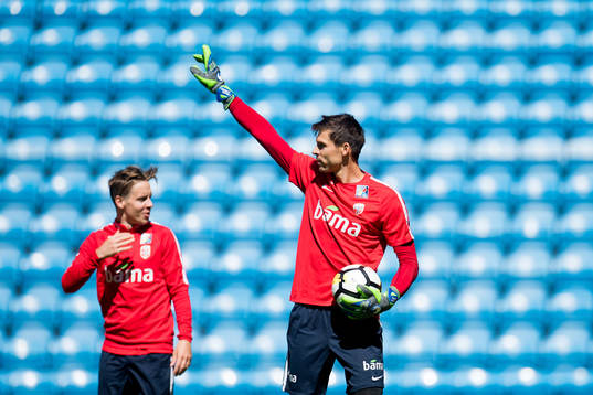 Stefan Johansen and goalkeeper Rune Almenning Jarstein of