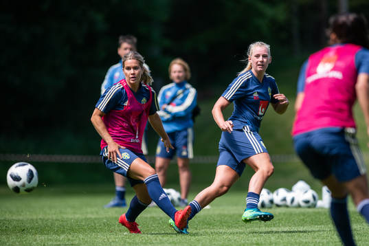 Hanna Folkesson och Stina Blackstenius