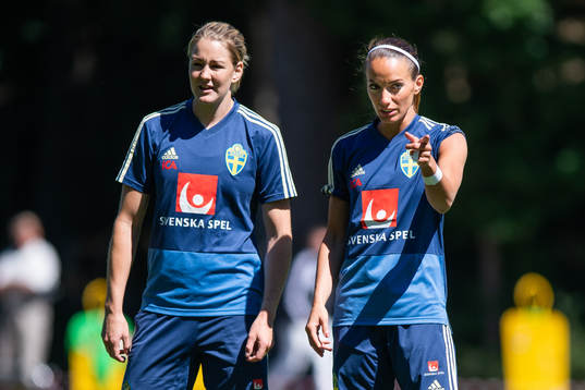 Mia Carlsson och Kosovare Asllani