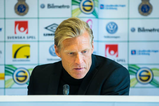 Gefles tränare Johan Mjällby på presskonferensen
