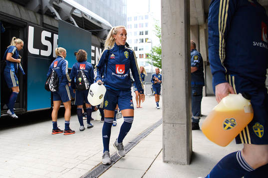 Julia Roddar innan en träning med det svenska