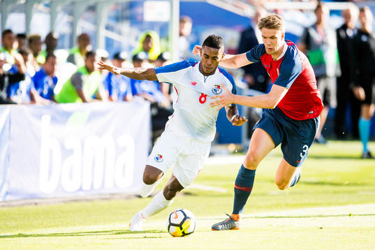 Edgar Yoel Bárcenas of Panama and Kristoffer Ajer of Norway