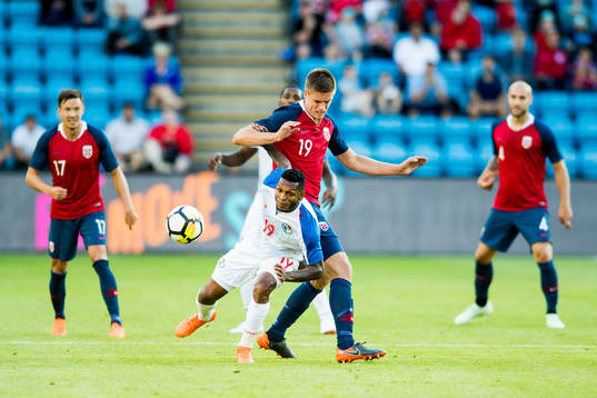 Alberto Quintero of Panama and Markus Henriksen of Norway