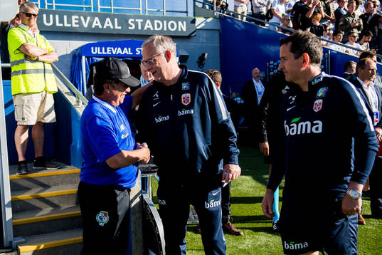 Hernán Darío Gómez, head coach of Panama, and Lars