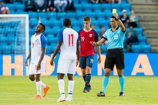 Alberto Quintero of Panama is show a yellow card by referee