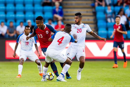 Ola Kamara of Norway, Fidel Escobar and Aníbal Godoy of