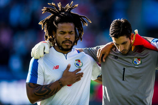 Roman Torres of Panama and goalkeeper Jaime Penedo of Panama