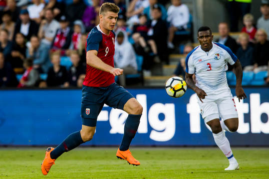 Alexander Sørloth of Norway and Harold Cummings of Panama