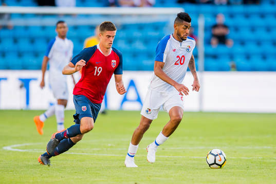 Markus Henriksen of Norway and Aníbal Godoy of Panama