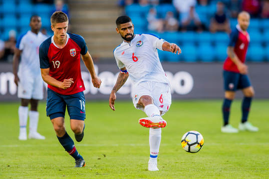 Markus Henriksen of Norway and Gabriel Gómez of Panama