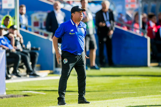 Hernán Darío Gómez, head coach of Panama, reacts