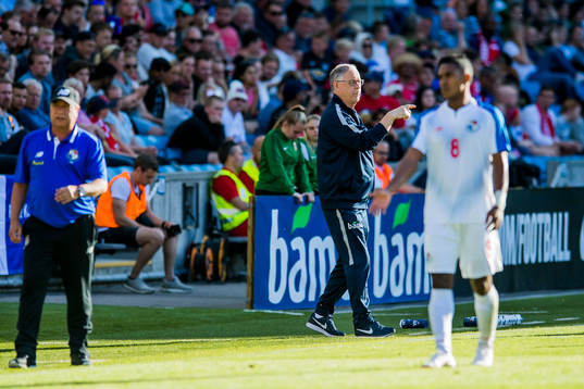 Hernán Darío Gómez, head coach of Panama, and Lars