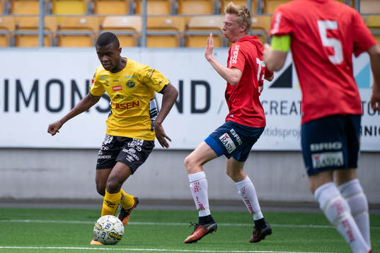 Elfsborgs Ornel Makindu och Örgrytes Kevin Fransson