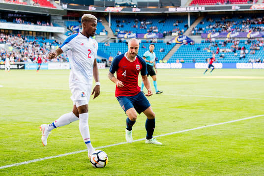 Micael Amir Murillo of Panama and Tore Reginiussen of Norway