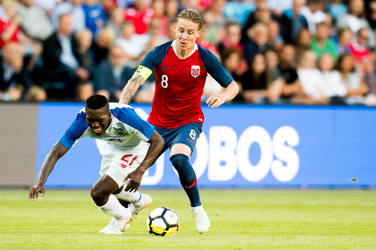José Luis Rodríguez of Panama and Stefan Johansen of