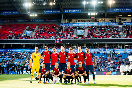 Goalkeeper Sten Grytebust (2nd row), Bjørn Maars Johnsen,