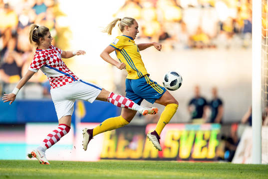 Kroatiens Monika Conjar kan inte stoppa Sveriges Elin