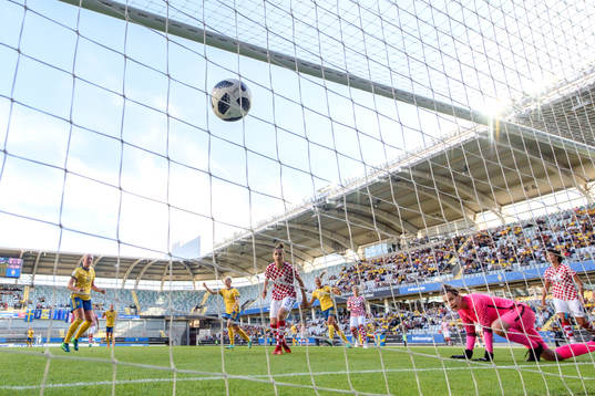 Sveriges Stina Blackstenius gör 1-0 bakom Kroatiens