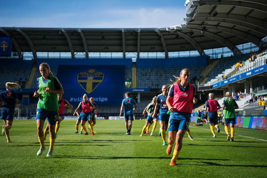 Sveriges Linda Sembrant och Kosovare Asllani värmer upp