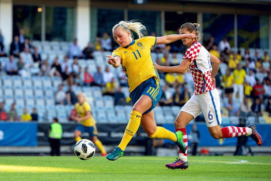 Sveriges Stina Blackstenius och Kroatiens Mihaela Horvat