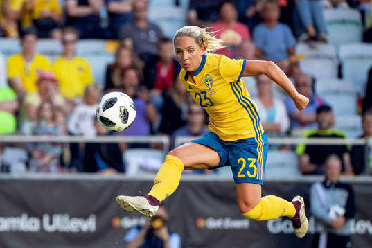 Sveriges Elin Rubensson skjuter i ribban