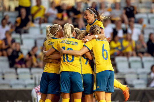 Sveriges Hanna Folkesson jublar med lagkamrater