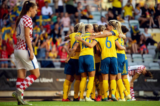 Sveriges Hanna Folkesson jublar med lagkamrater