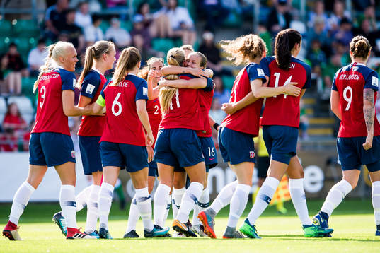 Bläddra bland fler bilder av Football, FIFA Women's World Cup Qualifier, Ireland - Norway