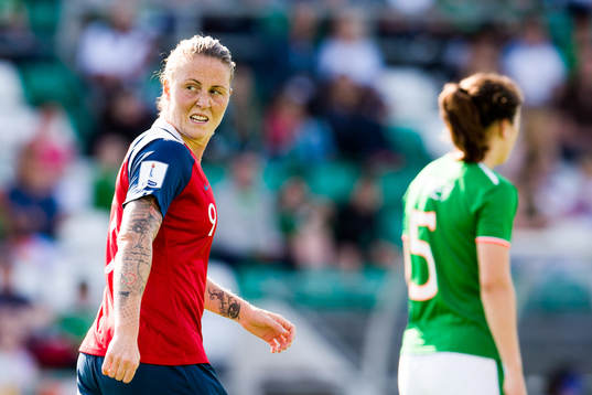 Isabell Lehn Herlovsen of Norway and Niamh Fahey of Ireland