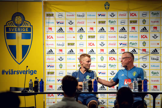 Sebastian Larsson och förbundskapten Janne Andersson
