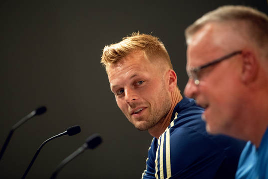 Sveriges Sebastian Larsson och förbundskapten Janne